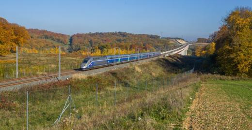 Souprava SNCF TGV Duplex, LGV Rhin-Rhône, Héricourt (F). 
