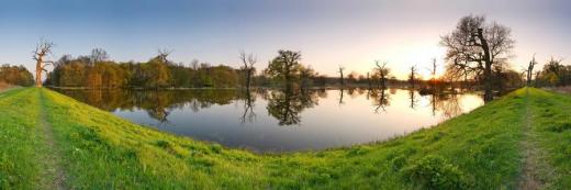 Jarní záplavy na Černých loukách u Pohanska v roce 2010.